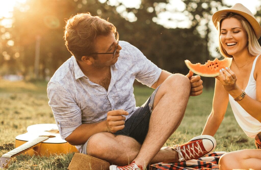 Happy couple on a picnic. Clinical Nutritionist Morningside. Nutritionist Brisbane. Brisbane Livewell Clinic