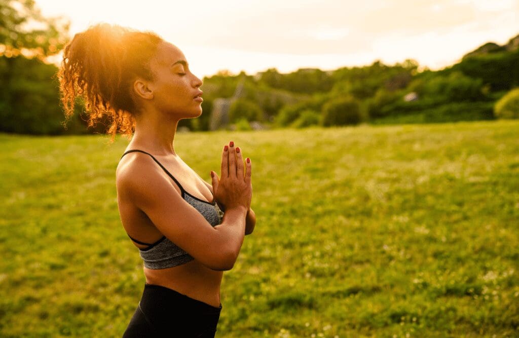 Woman meditating during her outdoor yoga. Great outdoors. Brisbane Livewell Clinic Daily Ritual Gut Health