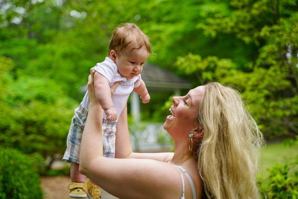 Mother with her baby. Brisbane Hypnosis. Naturopathy for children and teens. Postpartum Depression. Brisbane Livewell Clinic