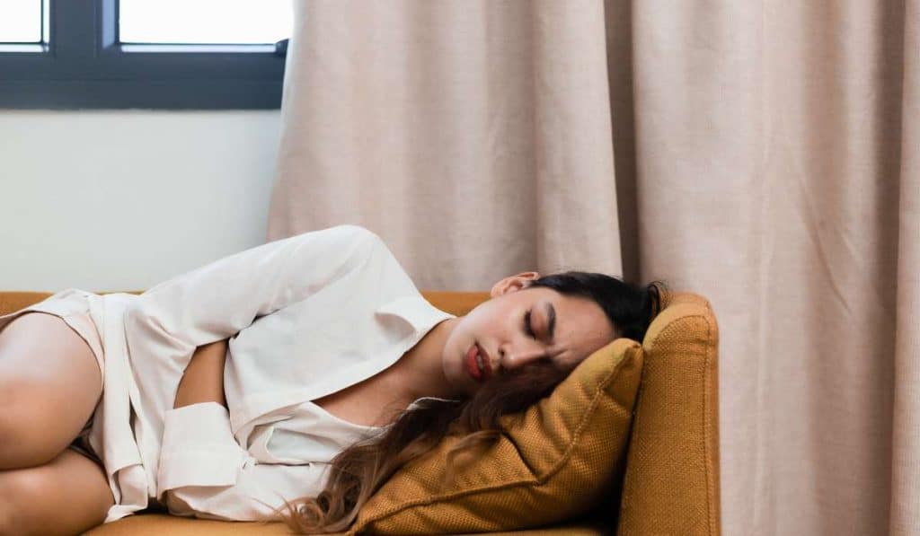 A Girl having Vaginal Thrush. Treating Vaginal Thrush. Brisbane Livewell Clinic.