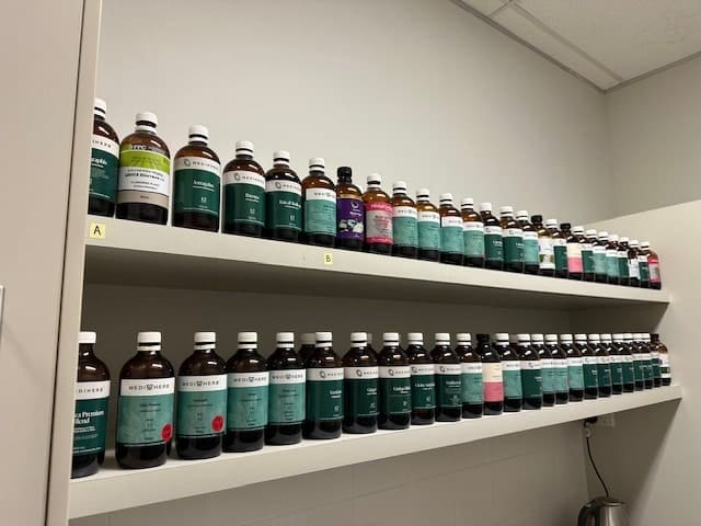 Brisbane Livewell Clinic Liquid Herbs. Naturopath Near Me. Best Naturopath Brisbane. Naturopathy Brisbane. Natural Dispensary. Brisbane Livewell Clinic