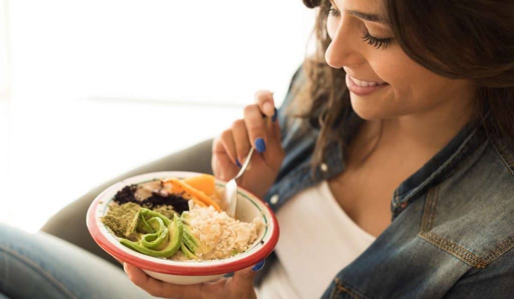 Girl eating healthy food. Eating Healthy. Brisbane Livewell Clinic