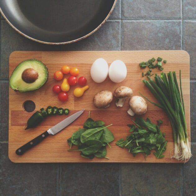 Diet Nutrition Brisbane avocado, tomatoes, eggs, mushrooms, spring onions, and leaves. Diet Nutrition Brisbane