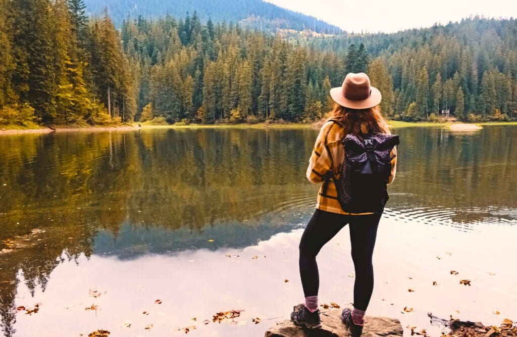 Woman standing on mountain lake. Clinical Hypnotherapy East Brisbane. Brisbane Livewell Clinic. Naturopaths Brisbane. Hypnotherapy for Smoking. Quit Smoking Hypnotherapy near Kedron