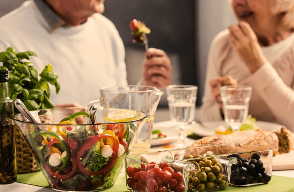 Couple around 60 eating healthy meal. Hypnotherapy Weight Loss Near Me. Clinical Nutritionist Balmoral. Brisbane Livewell Clinic