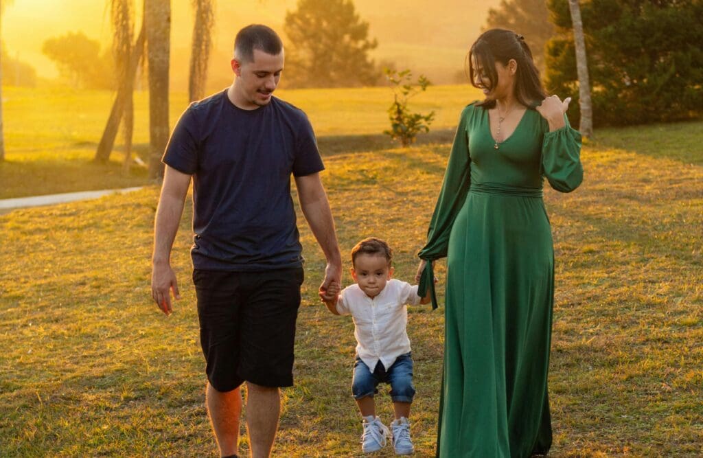 Parents walk together with their child in the park. Clinical Hypnotherapy Carina Heights. Brisbane Livewell Clinic. Naturopaths Brisbane. Hypnotherapy for Smoking