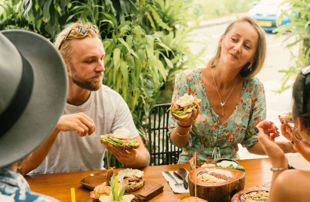 Friends eating lunch together. Mood & Food. Health Screening. Clinical Nutritionist Murarrie. Eating Healthy. Nutrition Brisbane. Brisbane Livewell Clinic
