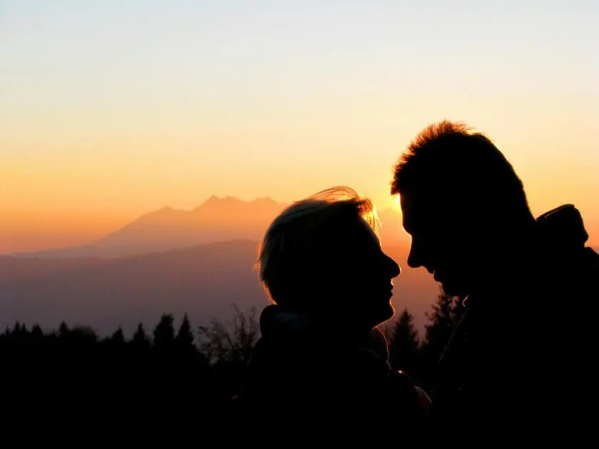 Silhouette of a couple gazing at each other. Marriage Counselling Brisbane. Brisbane Livewell Clinic