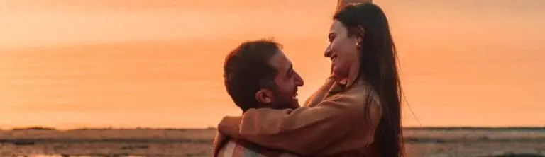 Couple shares a warm hug on the beach. Couples Therapy. Communication Tools for Couples. Brisbane Livewell Clinic