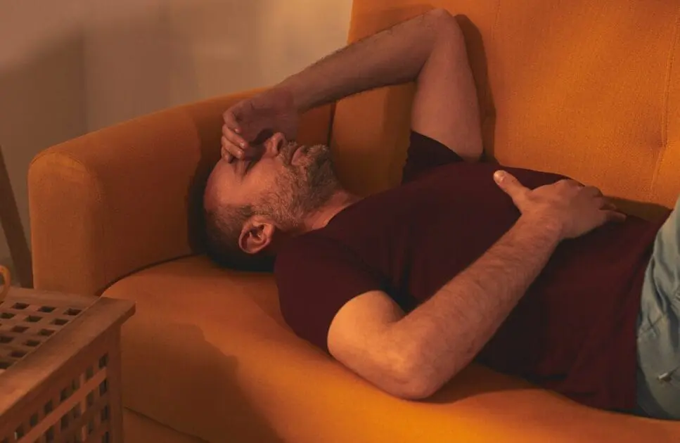 Man experiencing stomach pain. Controlling Constipation and Bloating. Brisbane Livewell Clinic