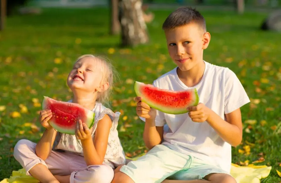 Kids eating watermelon. Clinical Nutritionist Murarrie. Nutritionist Brisbane. Brisbane Livewell Clinic