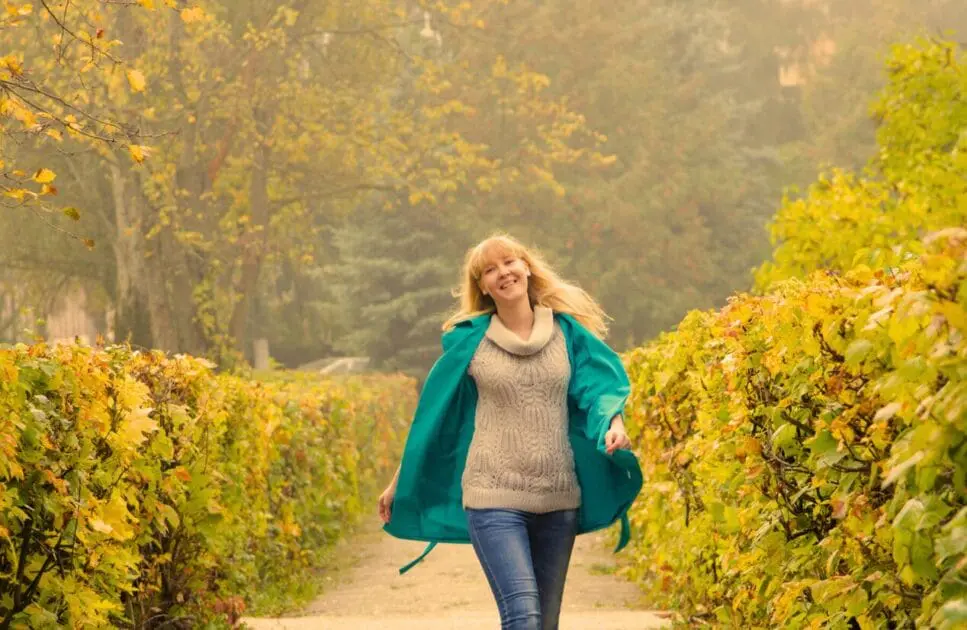 Woman walking along a foggy road. Naturopathy Brisbane. Bowen Therapy in Brisbane. Probiotics for Thrush. Brisbane Livewell Clinic