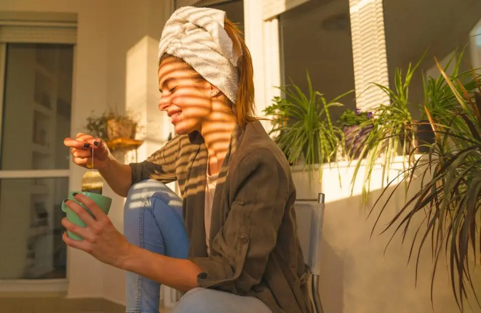 Woman sitting while enjoying her tea. Shake the Weight Away. Recovery after Viral Infection. GERD. Heavy Metal Detox Naturopath. Brisbane Livewell Clinic