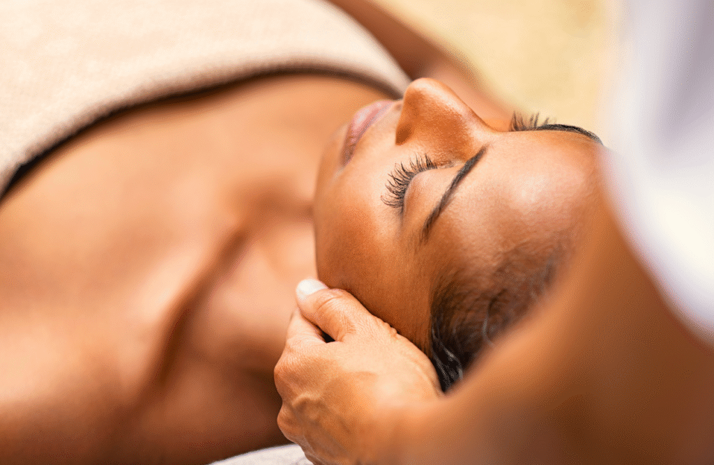 Woman getting head massage at a spa clinic. Indian Head Massage Brisbane. Full Body Massage Brisbane. Brisbane Livewell Clinic