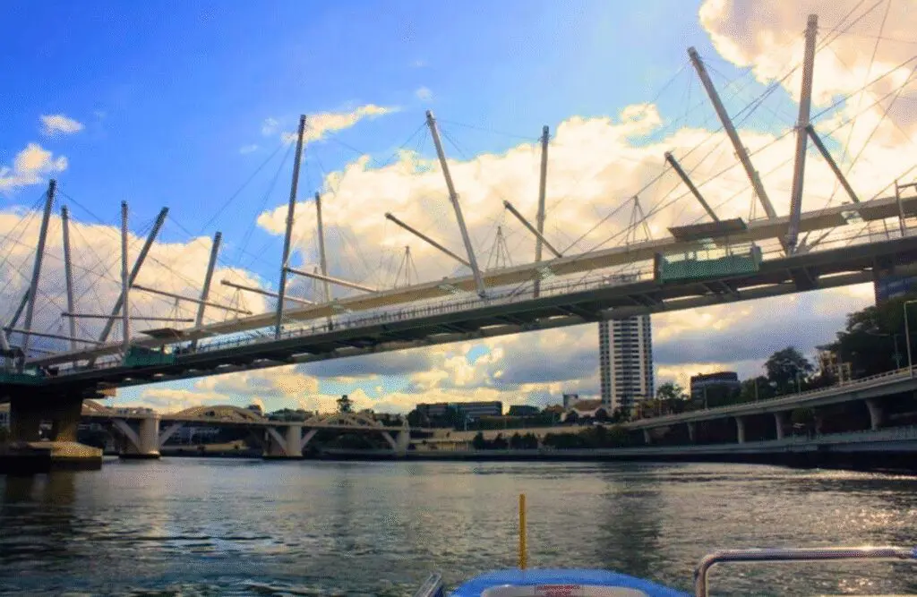 Kurilpa Bridge. Brisbane Southside. Brisbane Livewell Clinic