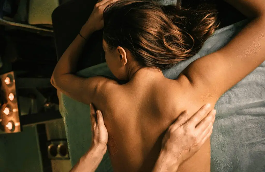 Woman receives a back massage. Massage Therapy Brisbane. Brisbane Livewell Clinic