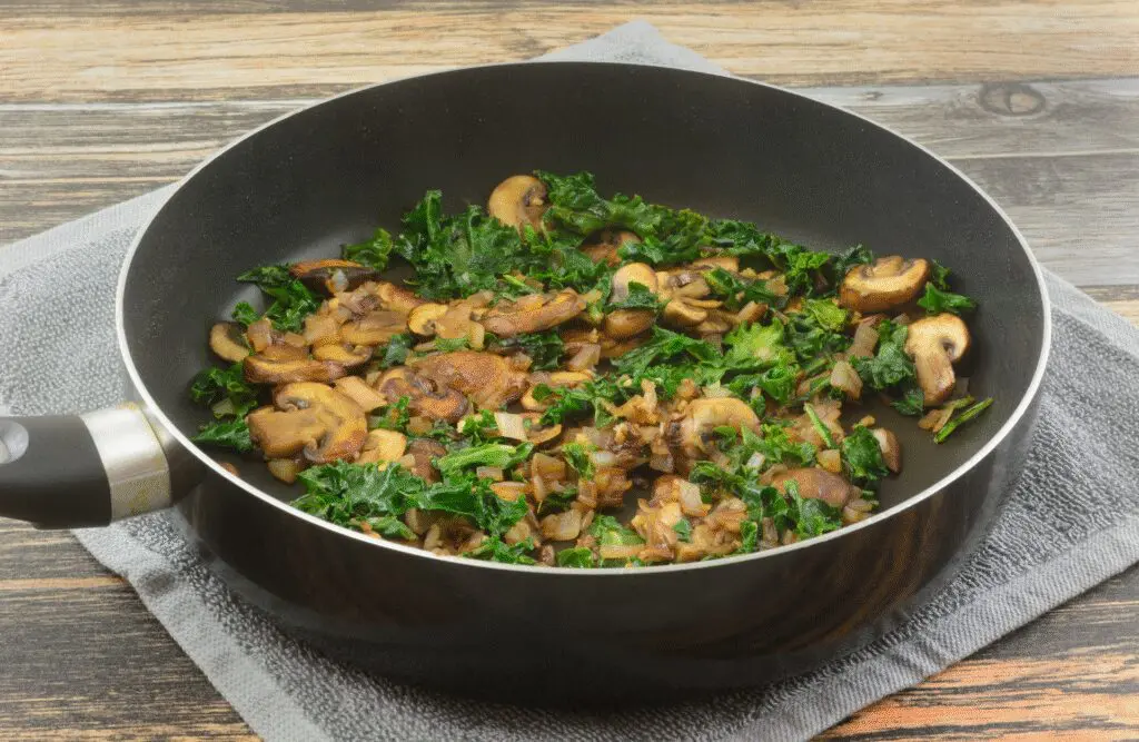 Quarter chicken with mushroom and kale. Mood & Food. Brisbane Livewell Clinic