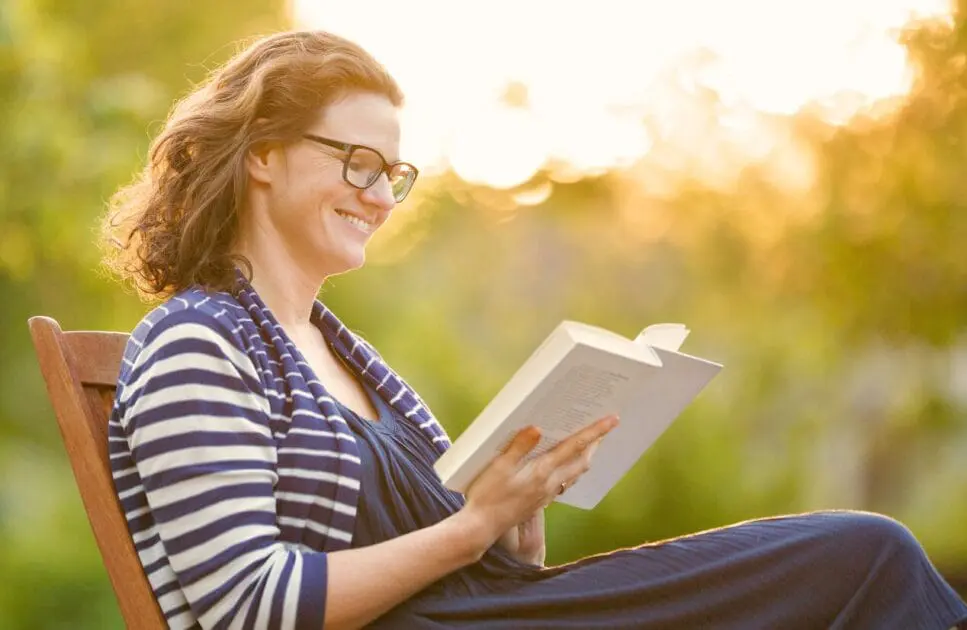 Woman in glasses reading a book. Hypnotherapy near Clayfield. Naturopathic Remedies for Insomnia. Can Irritable Bowel Syndrome Cause Weight Gain. Brisbane Livewell Clinic