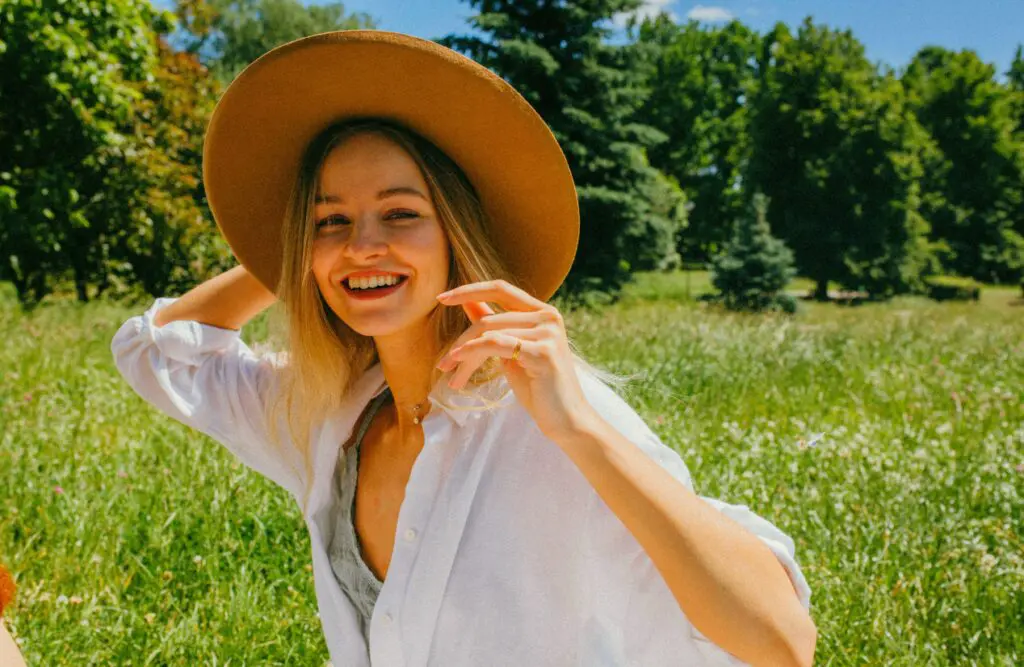 Woman in white long sleeves smiling and enjoying sunny day outdoors. Counselling Aspley. Brisbane Livewell Clinic