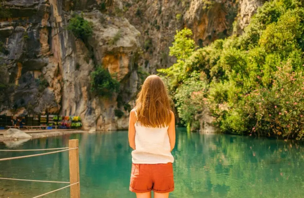 Woman standing near the lake. Hypnotherapy near Hendra. Brisbane Livewell Clinic