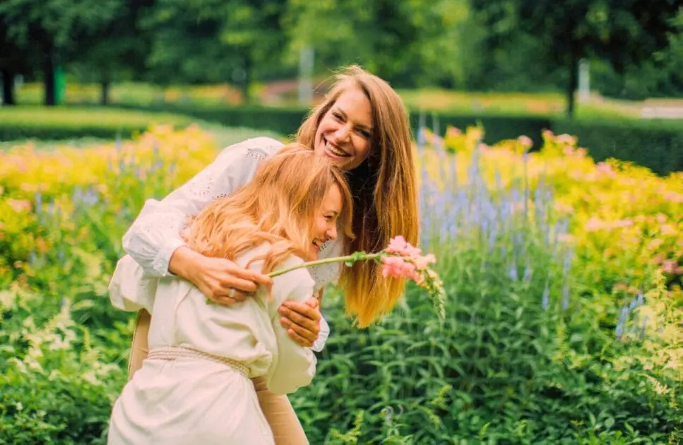 Two women embracing each other. Hypnotherapy near Stafford. Naturopath Women's Health. Holistic Counselling Clayfield. Brisbane Livewell Clinic