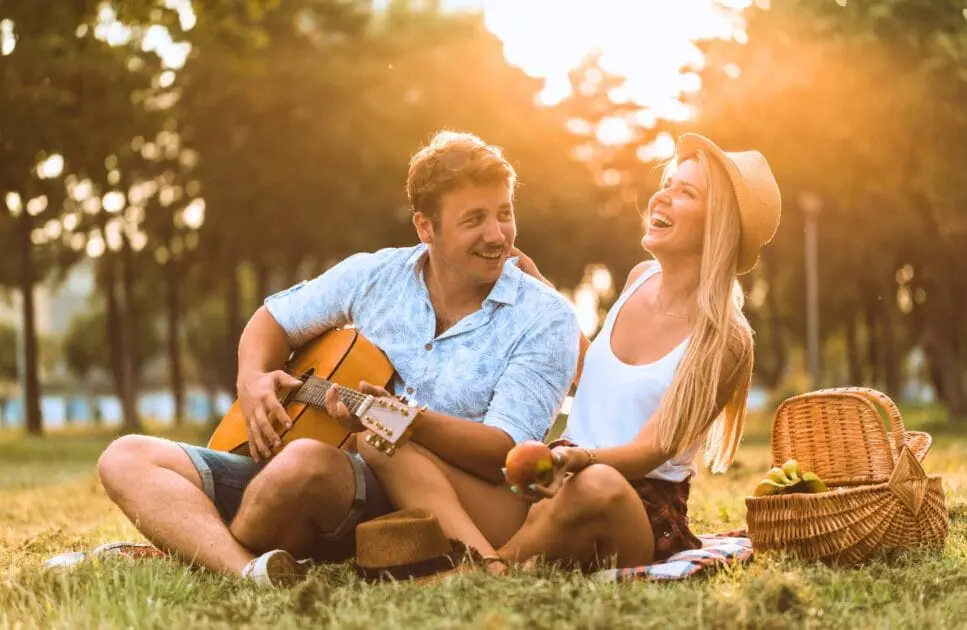 Couple laughing in the park. Relationship Guidance Counselling. Counselling Stafford. Brisbane Livewell Clinic
