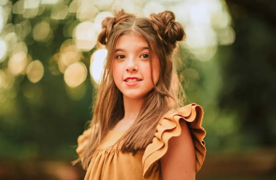 Young girl in brown dress smiling and enjoying a sunny day outdoors. Counselling Tingalpa. Brisbane Livewell Clinic