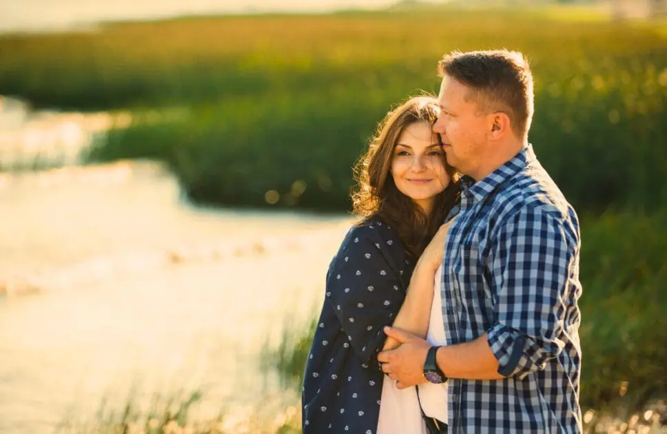 Man and woman hugging near the body of water. Couples Counselling Near Me. Treating Vaginal Thrush. Holistic Counselling Nundah. Brisbane Livewell Clinic