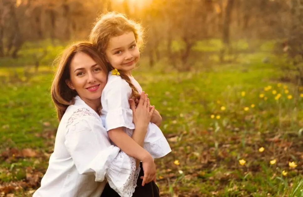 Woman and her daughter enjoying time together. Hypnotherapy near Stafford. What is a Naturopath. Osteopathy and Pelvic Floor Support. Brisbane Livewell Clinic