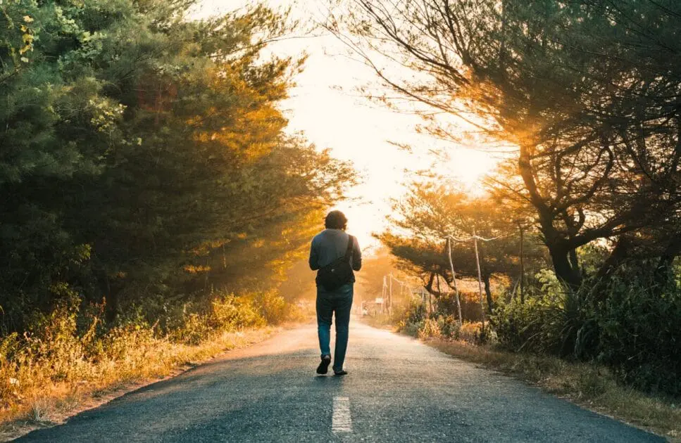 Man walking along the road. Hypnotherapy near Kedron. What is a Naturopath. Brisbane Livewell Clinic