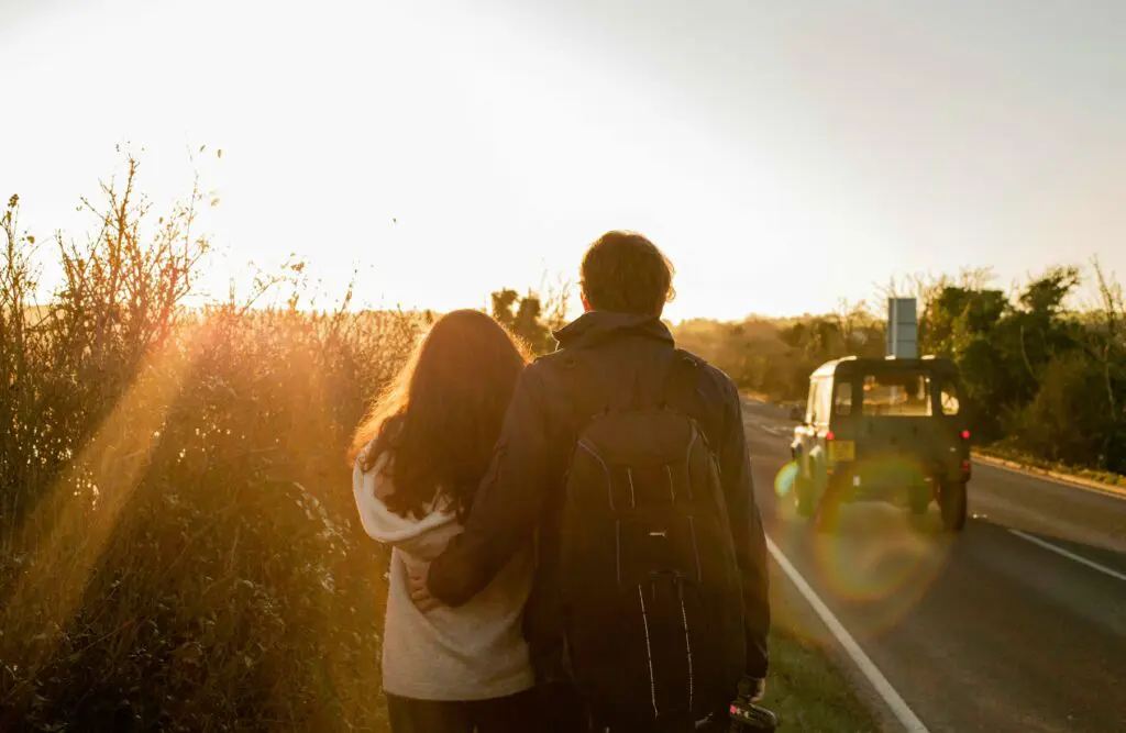 Couple walking on the sidewalk during sunset. Counselling Chermside. Brisbane Livewell Clinic